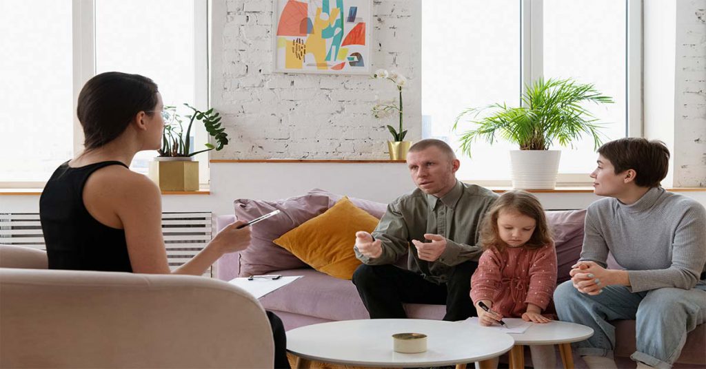 Como a Terapia Sistêmica pode ajudar no tratamento de problemas familiares e conjugais